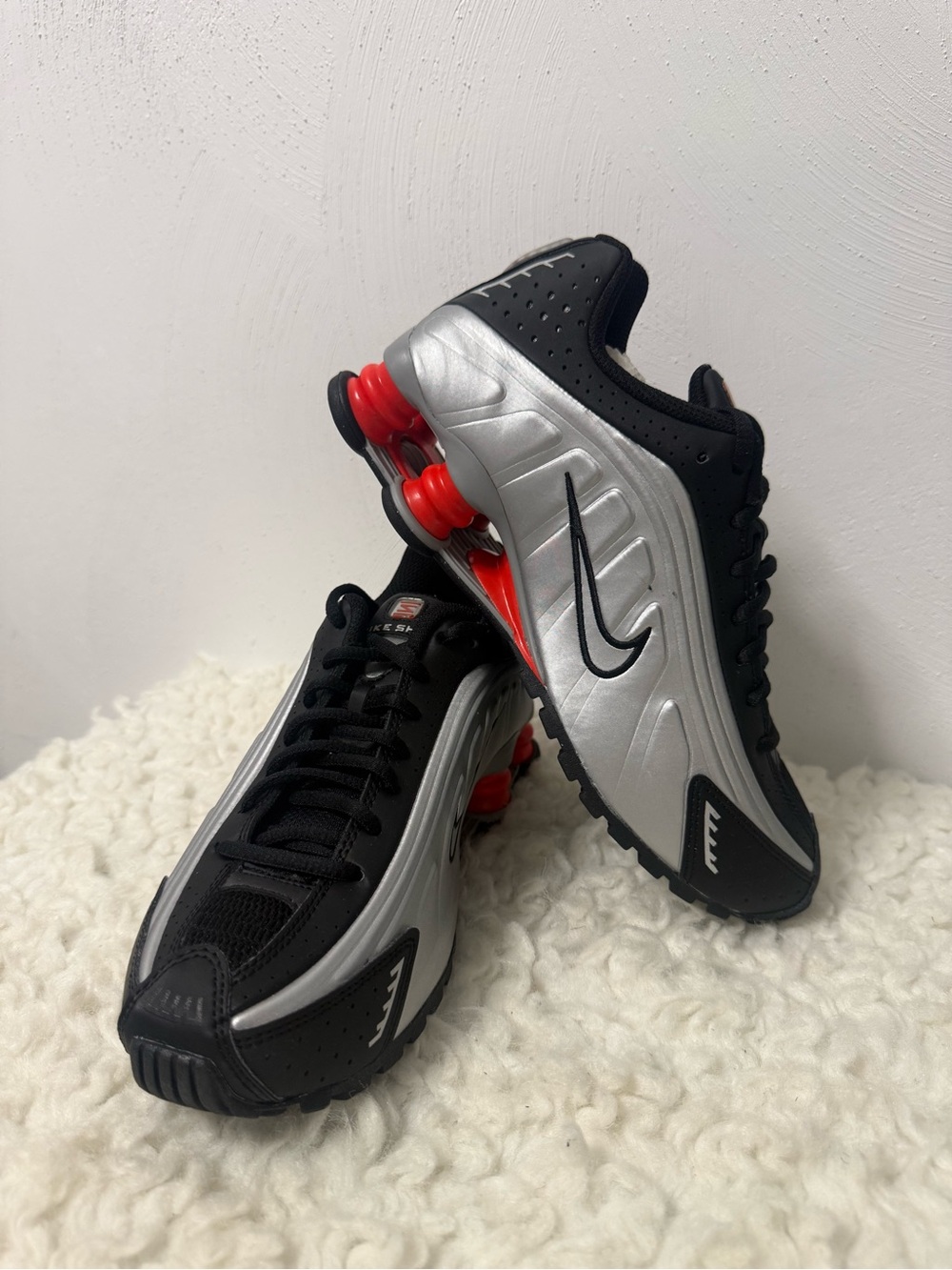 Nike Men’s Silver & Black Shox Running Shoes